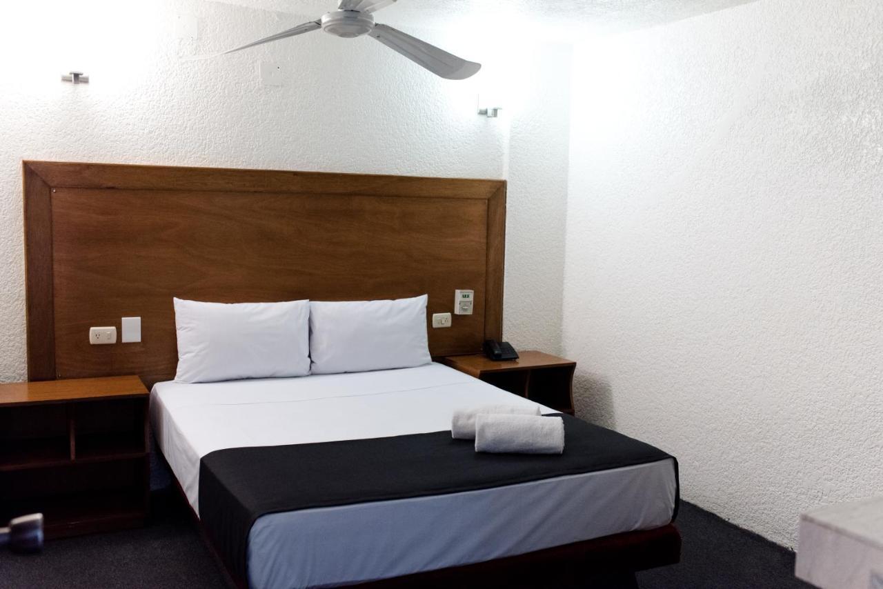 Hotel Central Irapuato - Hotel En 이라푸아토 외부 사진